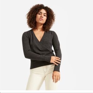 Everlane Cashmere Wrap Sweater in Charcoal, size Medium